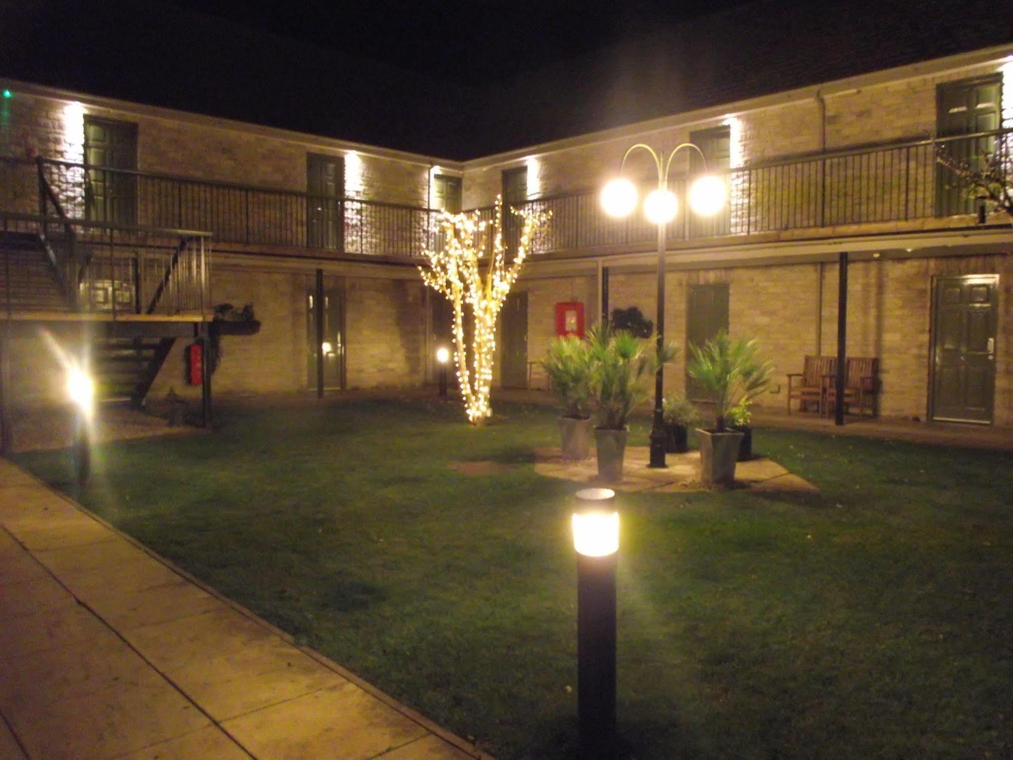 Motel Sturdys Castle Kidlington Exteriér fotografie